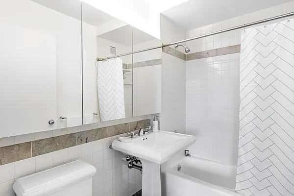 W 56th St #1117 - Photo 7 of 20