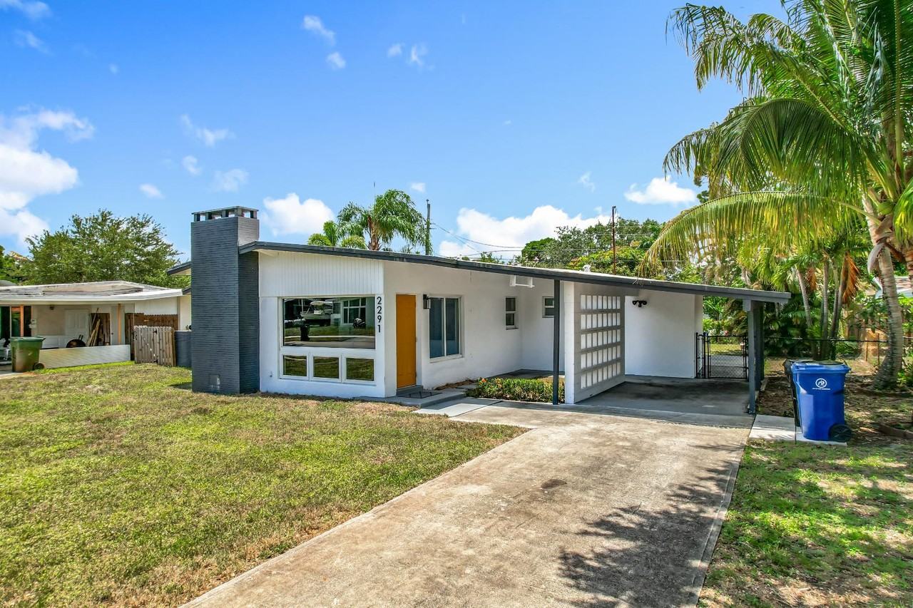 2291 Sw 34th Ter - Photo 3 of 11