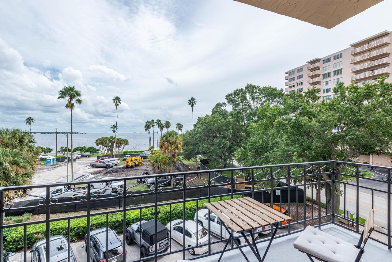 2109 BAYSHORE Unit #302 - 2109 BAYSHORE Unit #302 - Photo 6 of 20