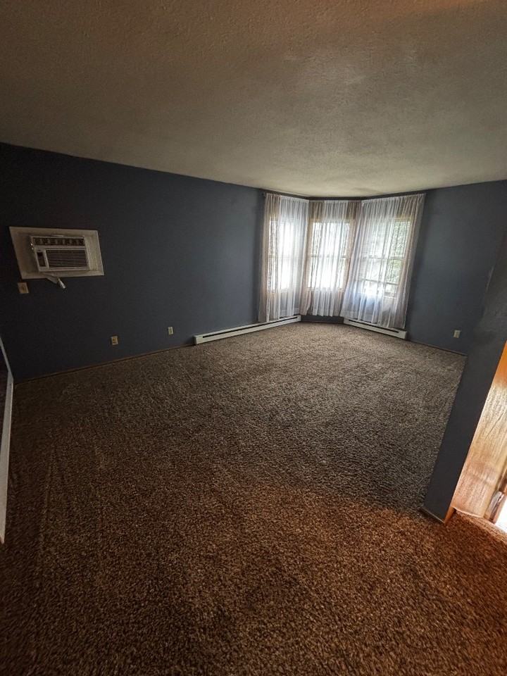 730 Woodview Ave - Photo 2 of 12