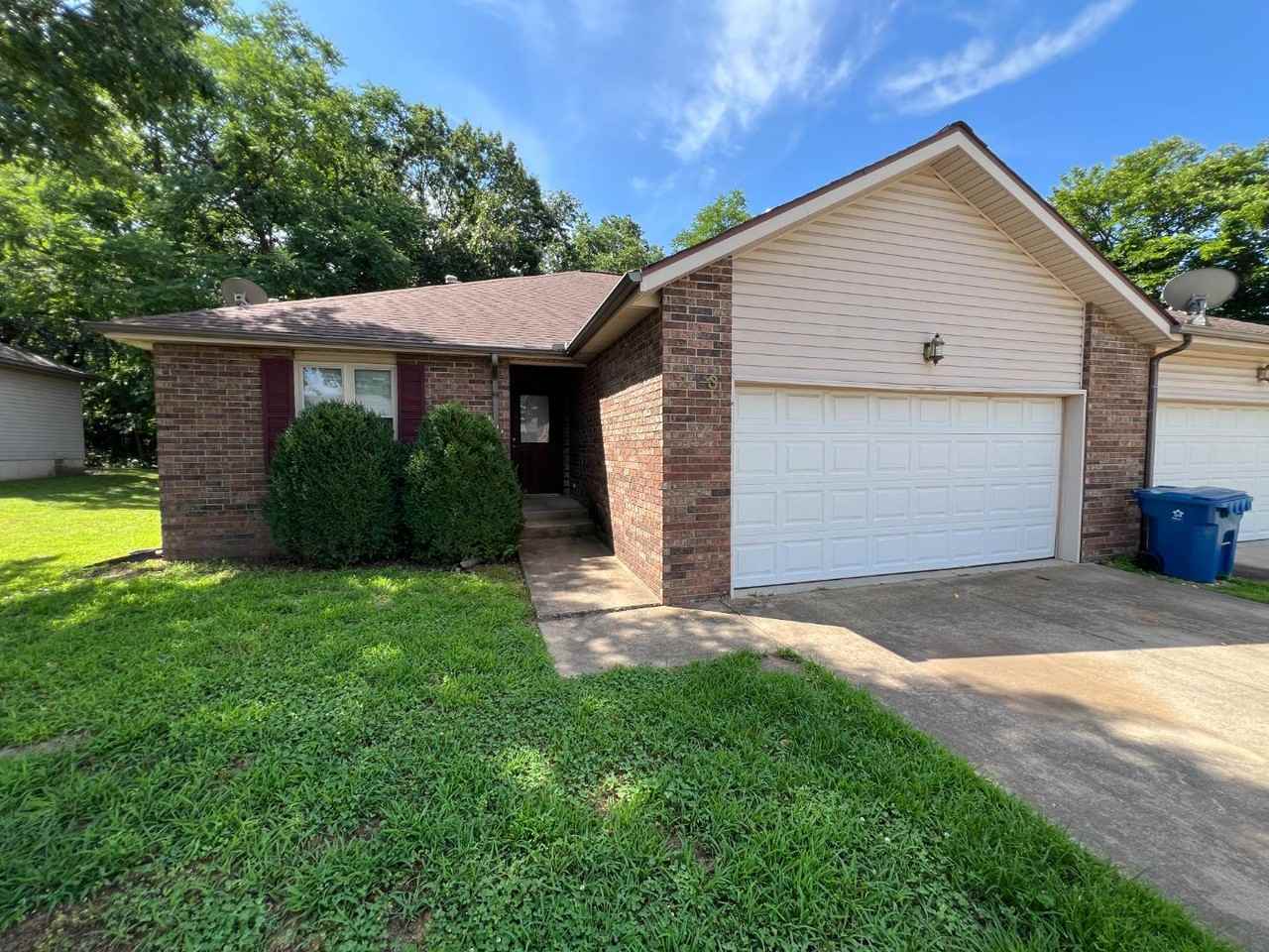 213 W Briarbrook Ln - Photo 2 of 20