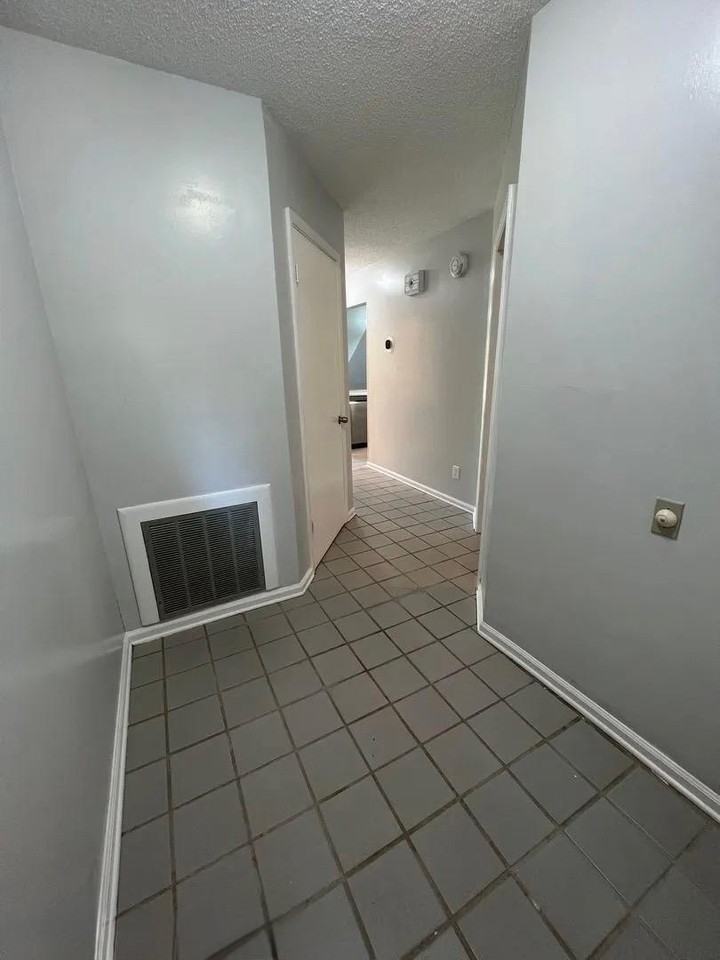 1000 Stonegate Dr - Photo 4 of 11