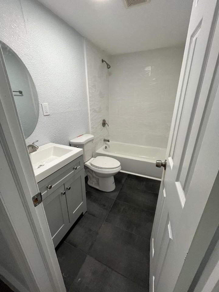 1552 Ne County Road 225 - Photo 3 of 20