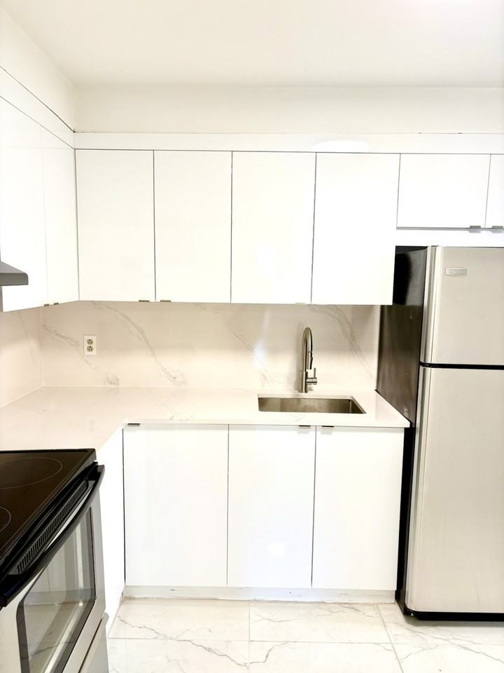 5775 Av Sir-Walter-Scott - Photo 3 of 11