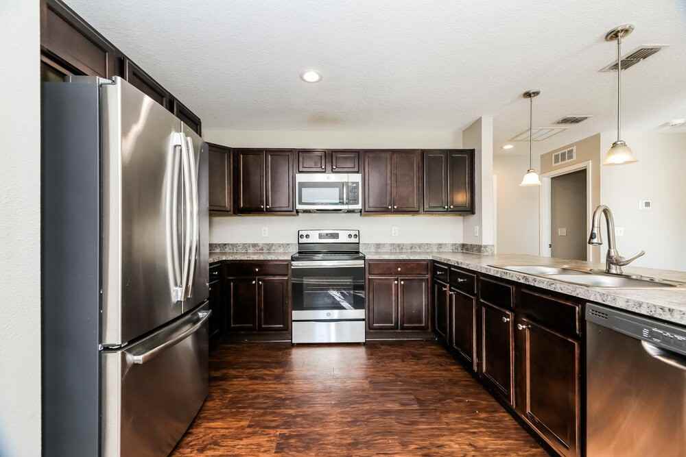 8200 Highfield Ave - Photo 7 of 16