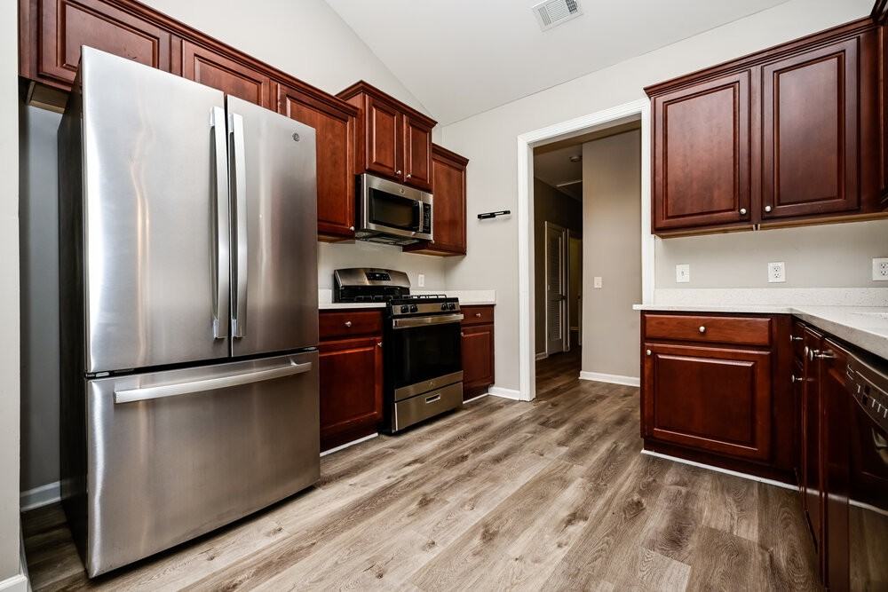 332 Southgate Dr - Photo 5 of 16
