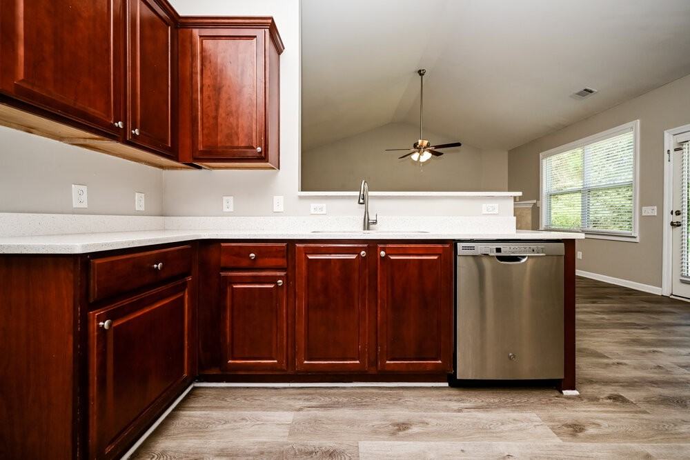 332 Southgate Dr - Photo 6 of 16