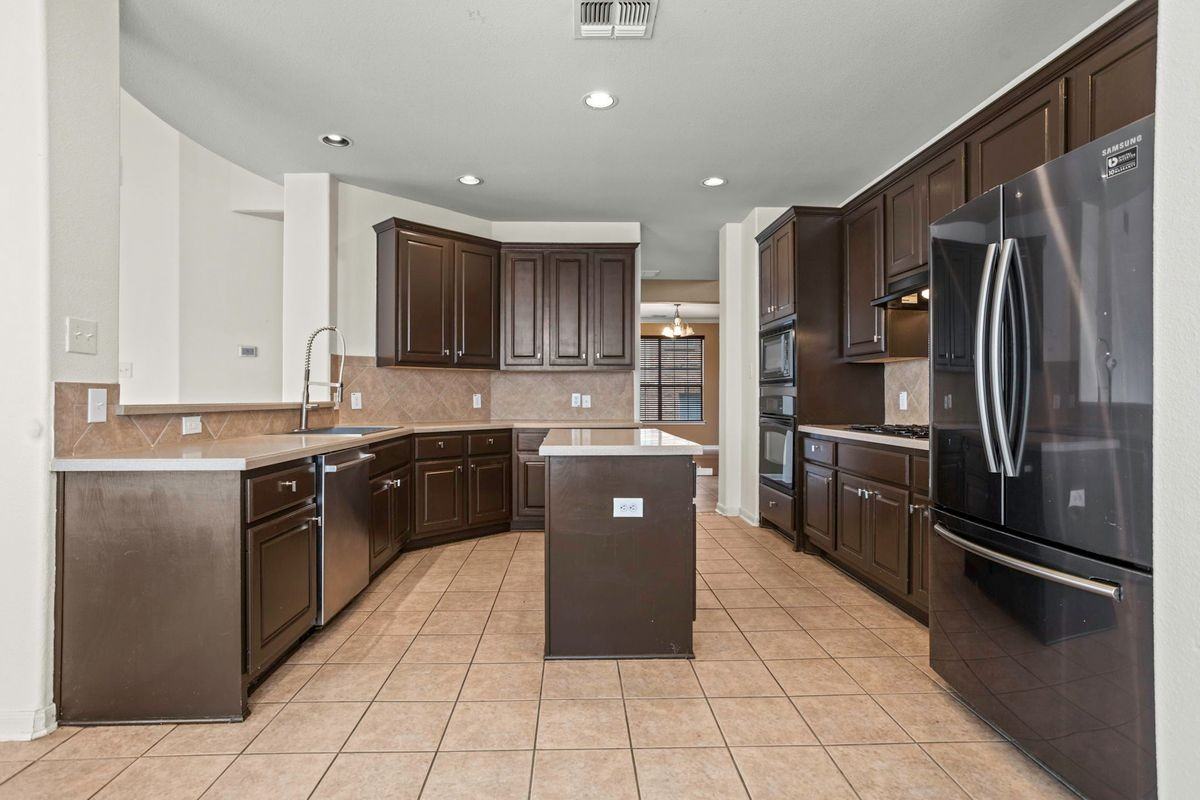 3415 Highline Trail - Photo 2 of 26