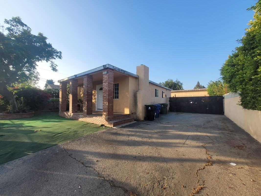 10138 Arleta Ave - Photo 3 of 15