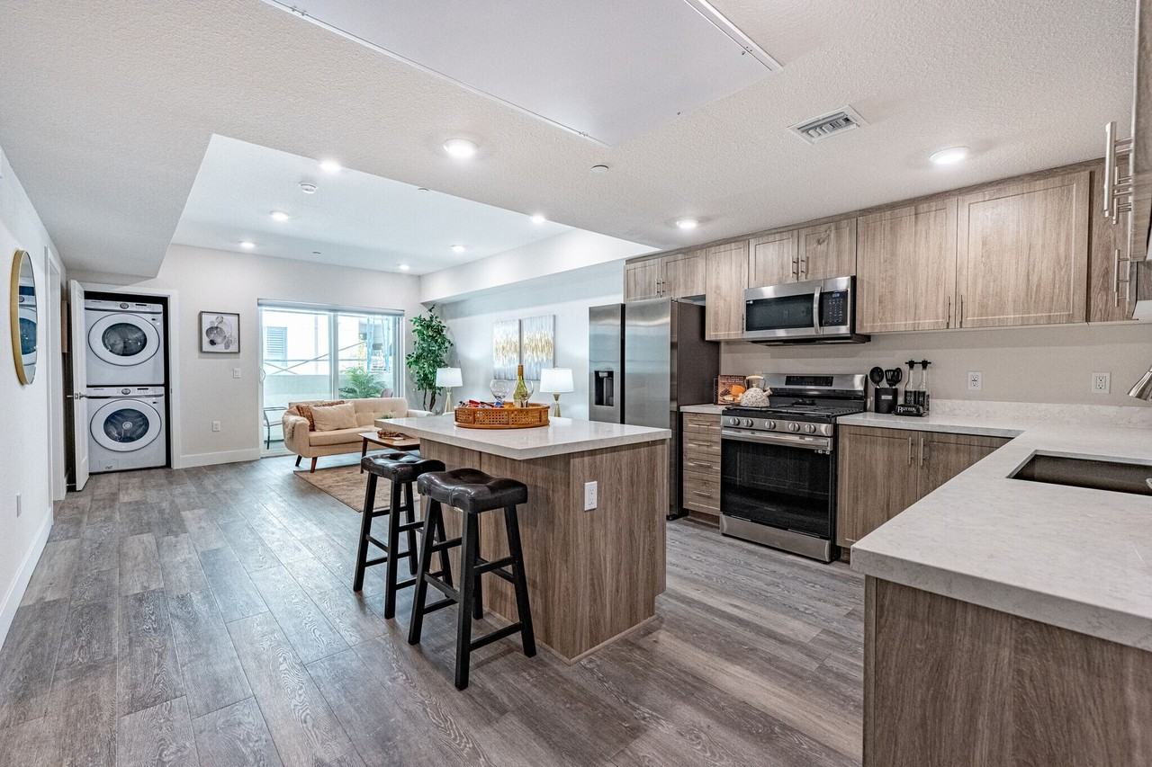 3050 W. 11th Street - Photo 2 of 38