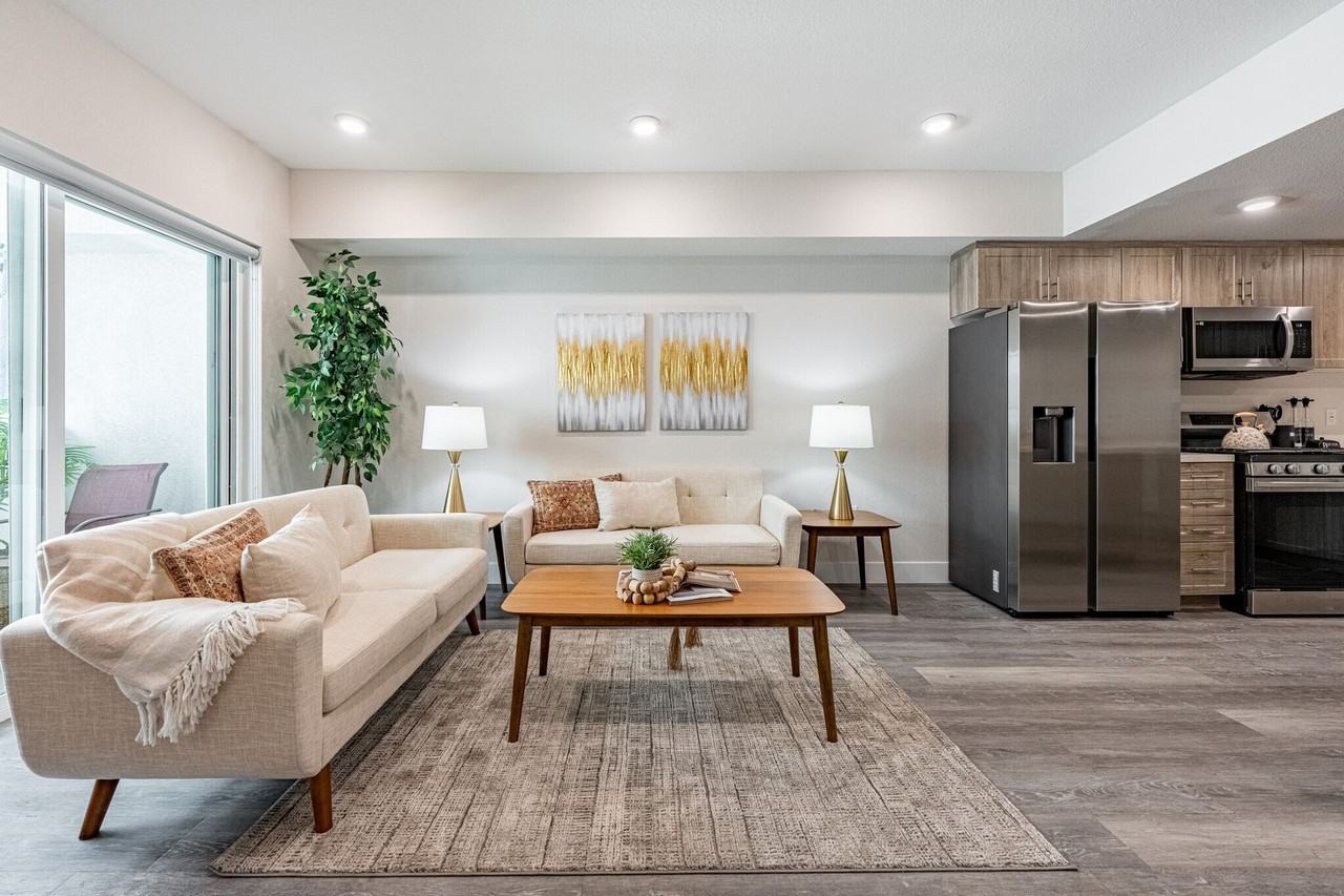 3050 W. 11th Street - Photo 3 of 38