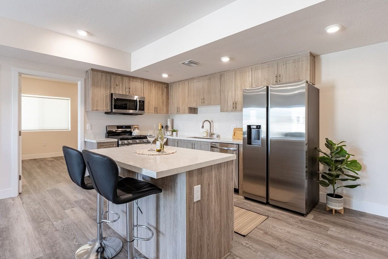 3050 W. 11th Street - Photo 4 of 38