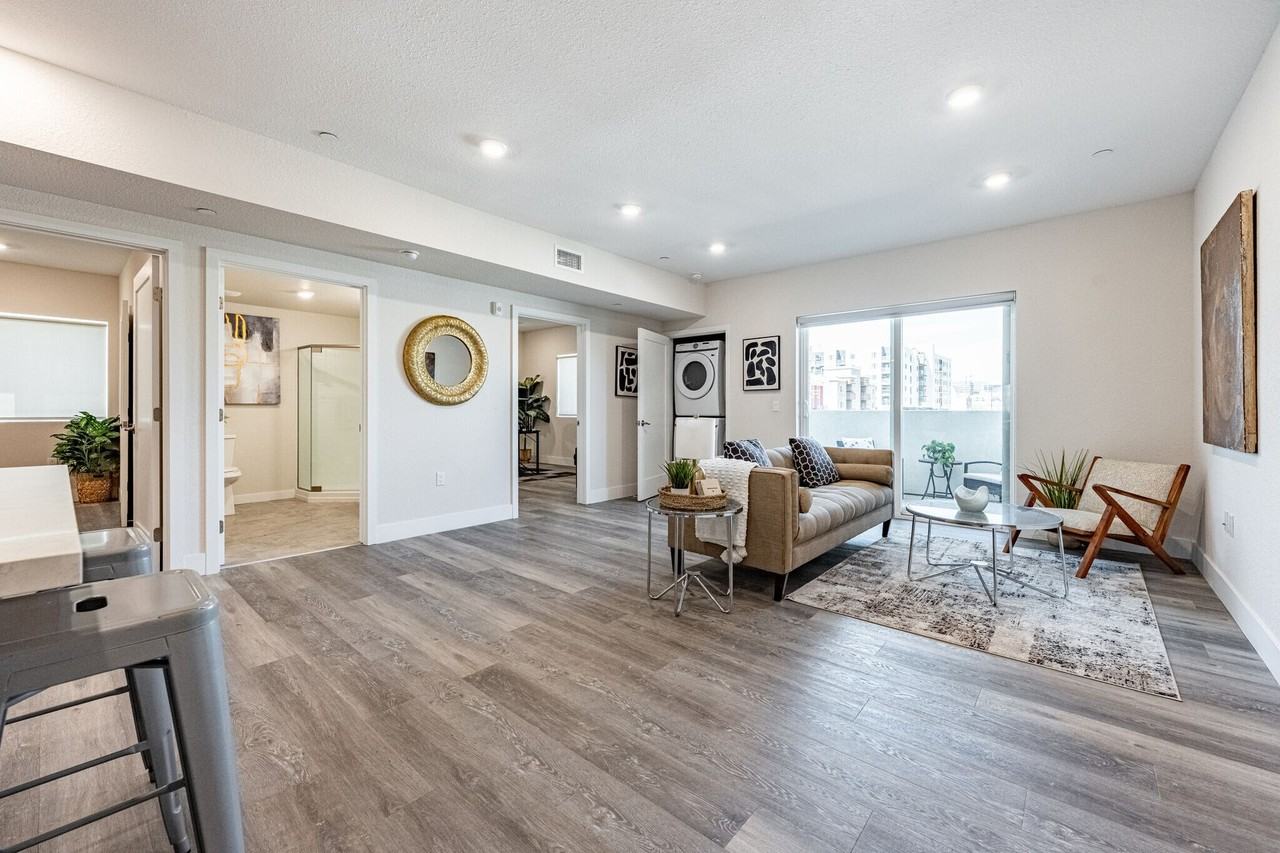 3050 W. 11th Street - Photo 6 of 38