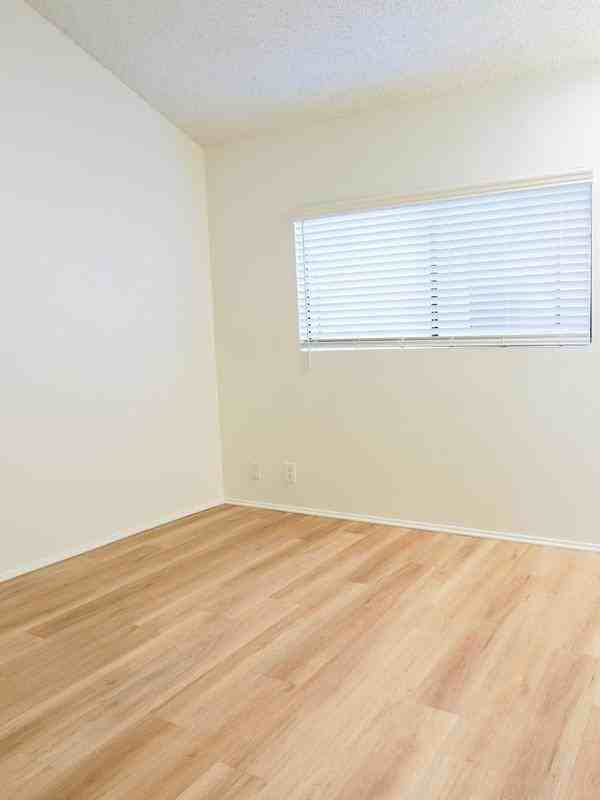 4422 W 172nd St - Photo 3 of 14