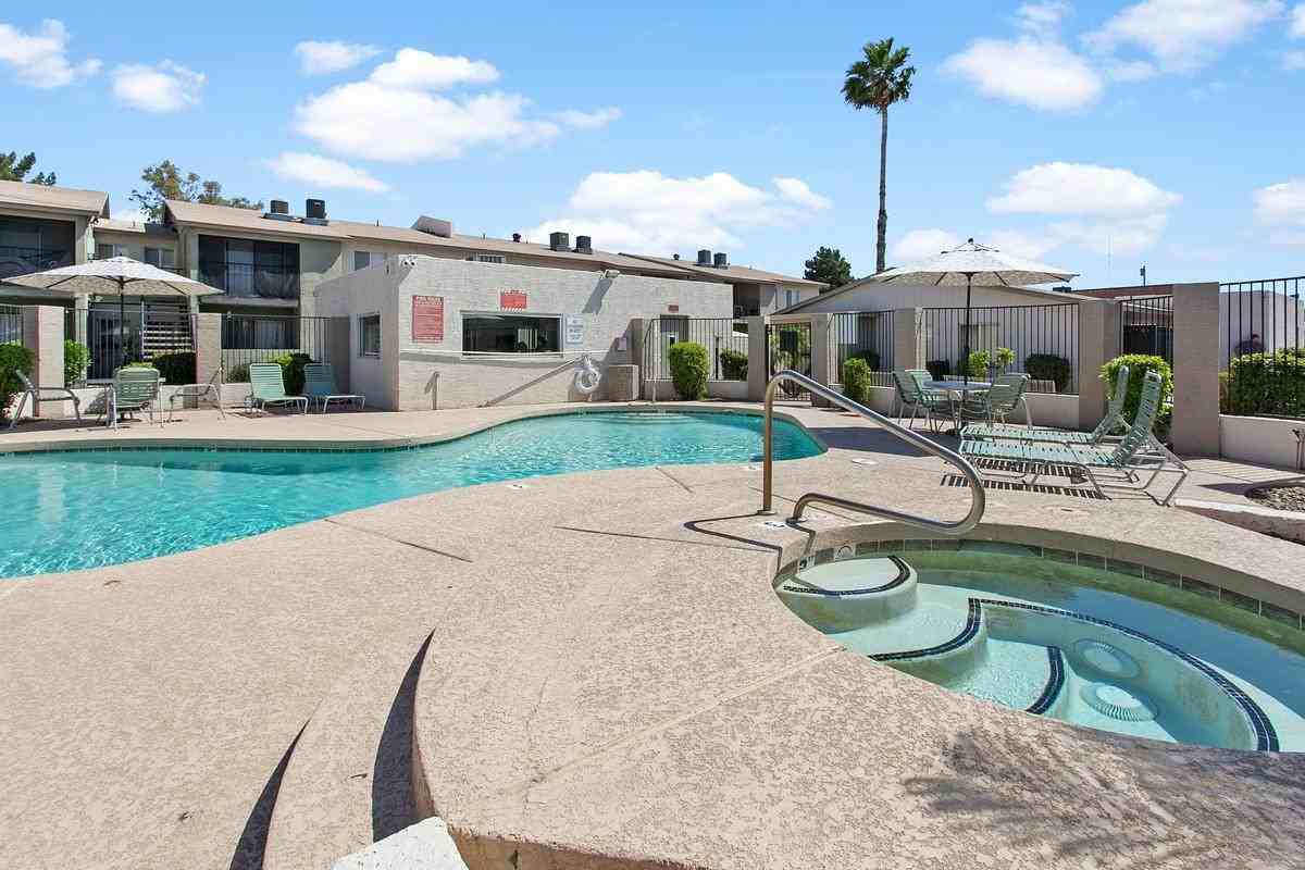 3816 N 83rd Ave - Photo 3 of 36