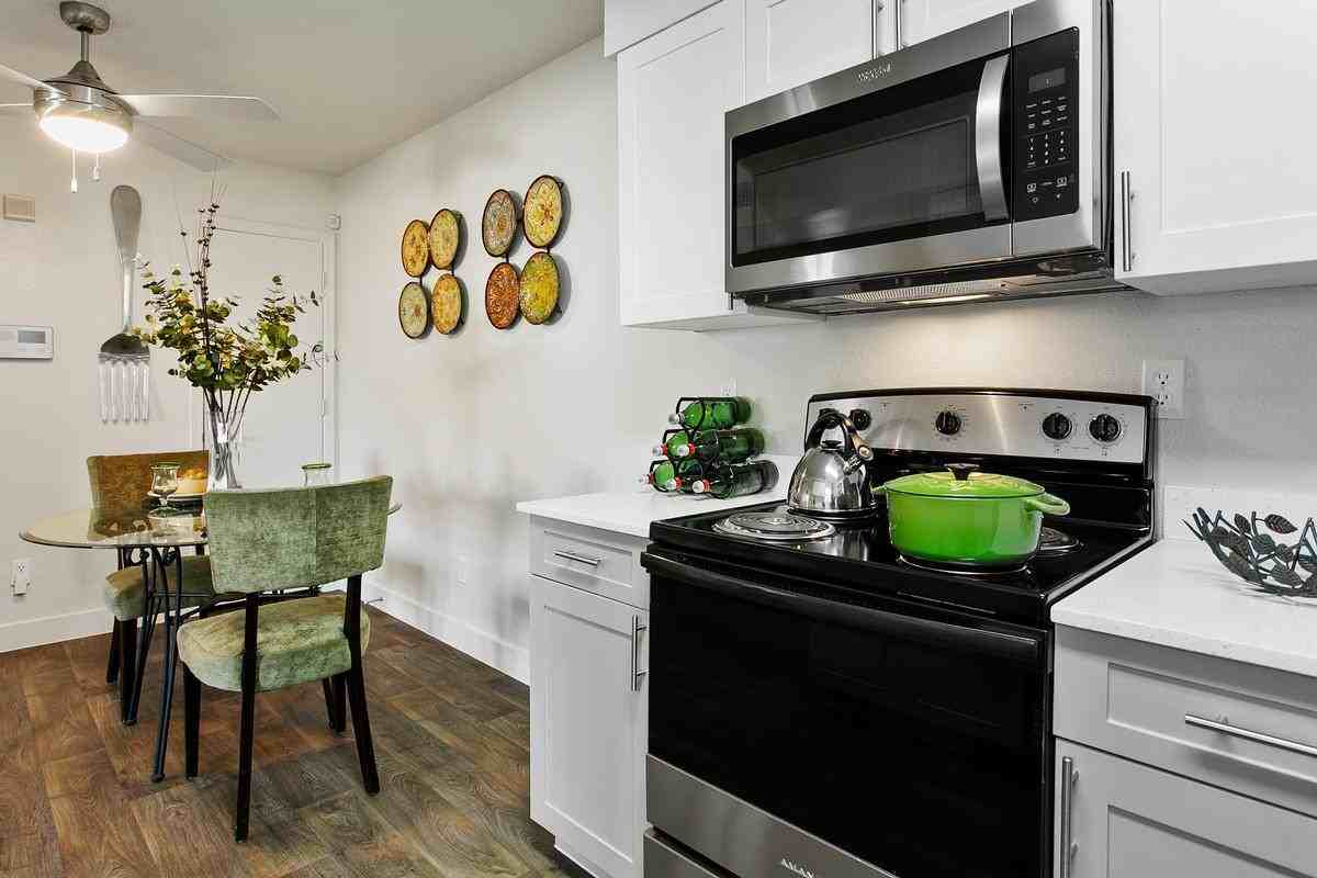 3816 N 83rd Ave - Photo 5 of 36