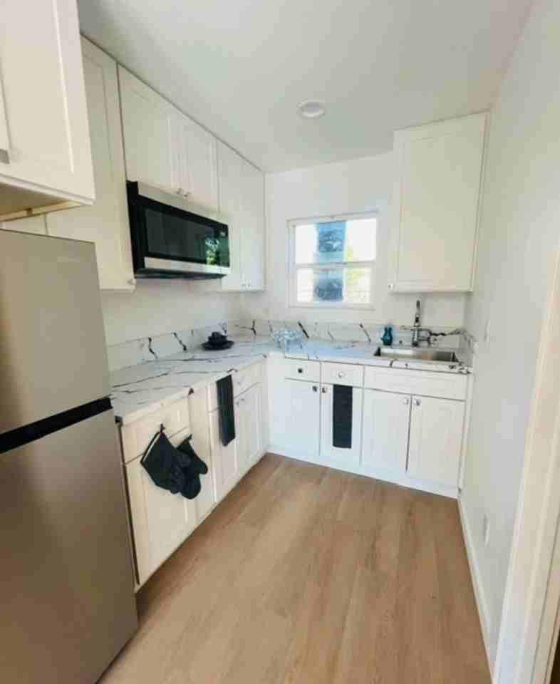 6343 Rosemead Blvd #A105