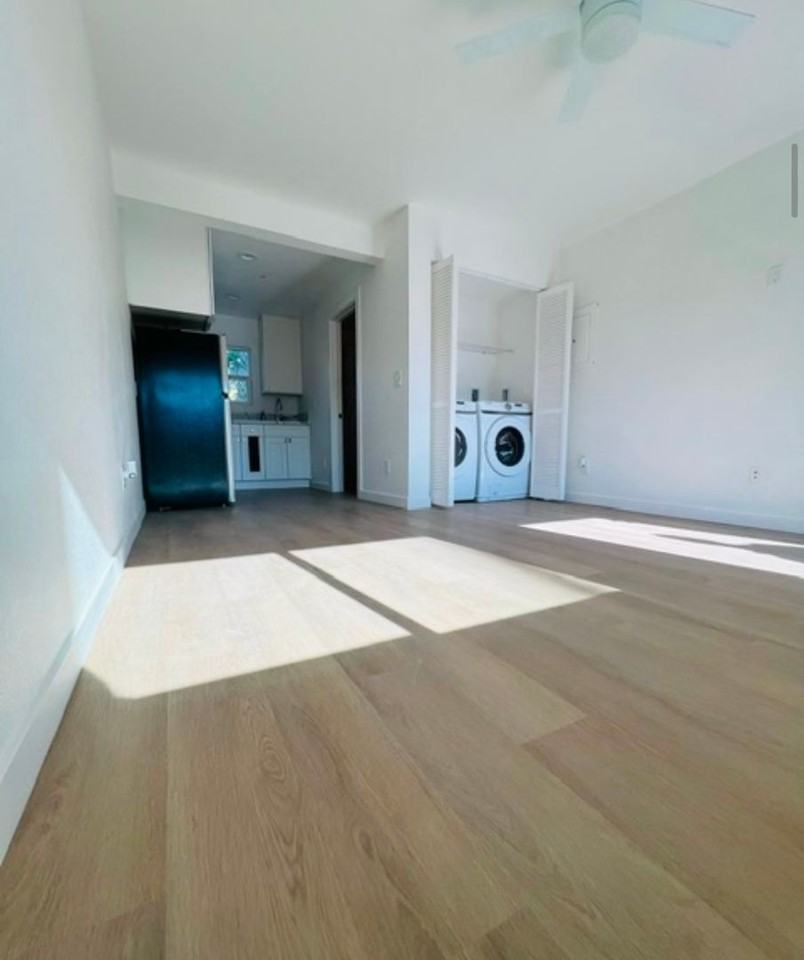 6343 Rosemead Blvd #A320