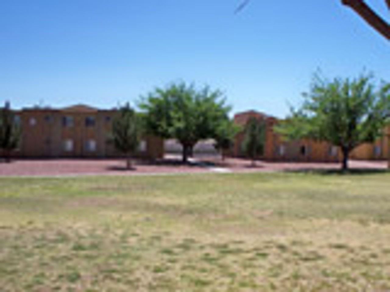 Greenbriar Manor Apartments - Photo 5 of 10