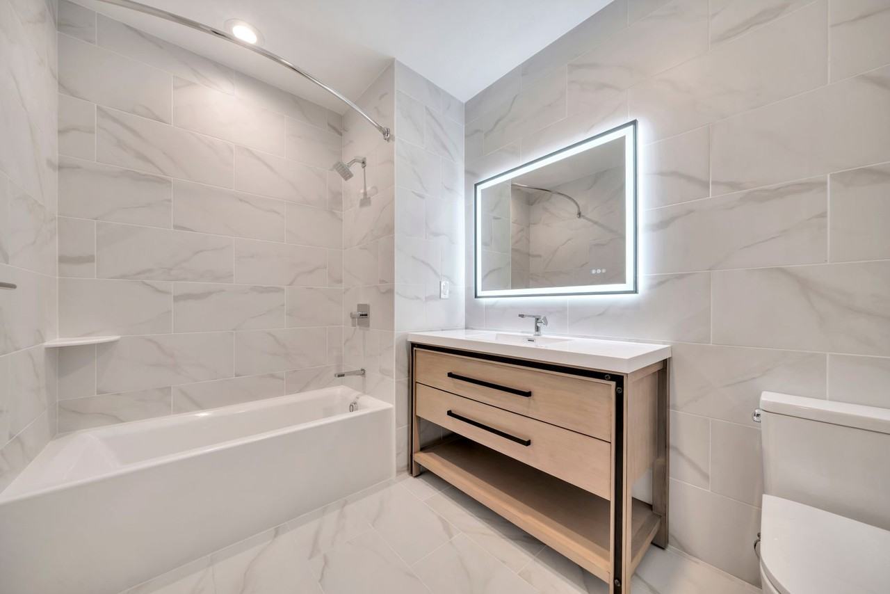 The Royal Blue - Photo 3 of 37