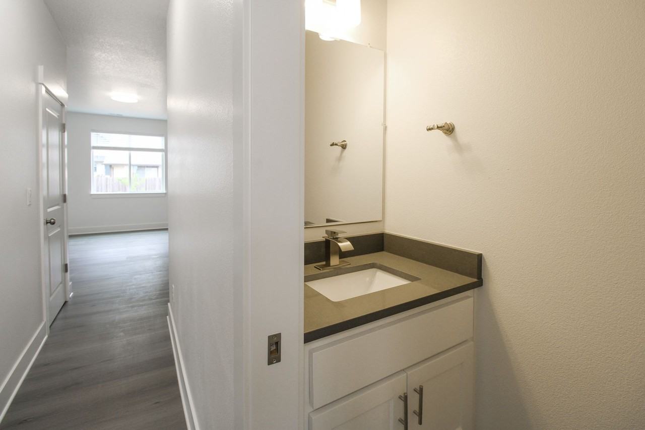 9THSTTOWNHOMES - Photo 3 of 28