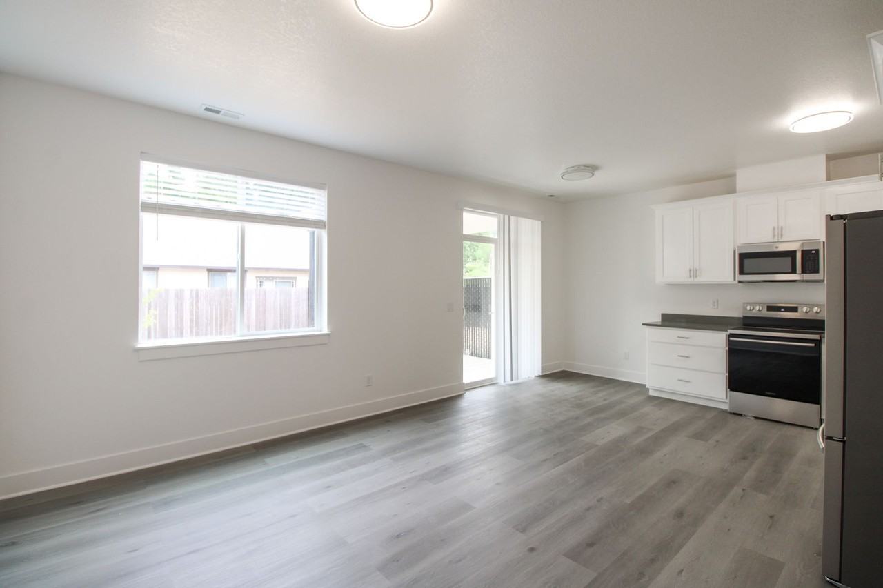 9THSTTOWNHOMES - Photo 4 of 28