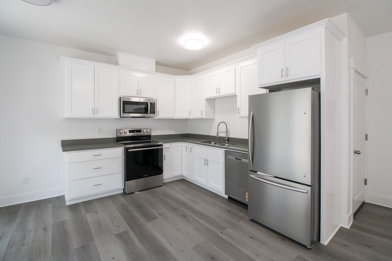 9THSTTOWNHOMES - Photo 6 of 28