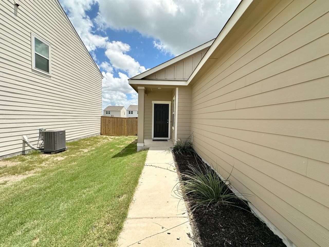 430 Line Of Fire Way - Photo 3 of 37