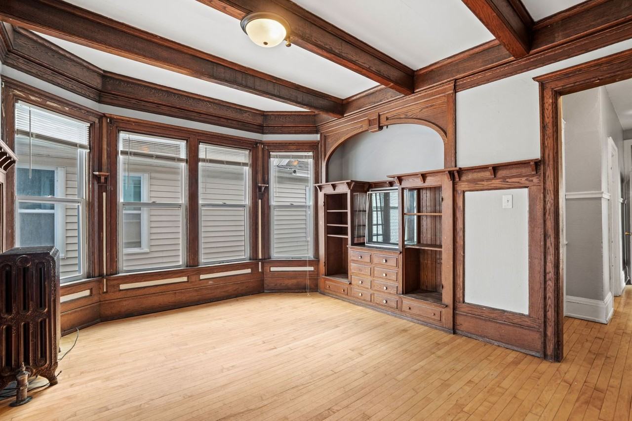 2939 N Maryland Ave - Photo 7 of 32