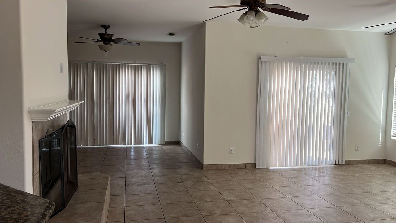 27665 Durant St - Photo 2 of 14