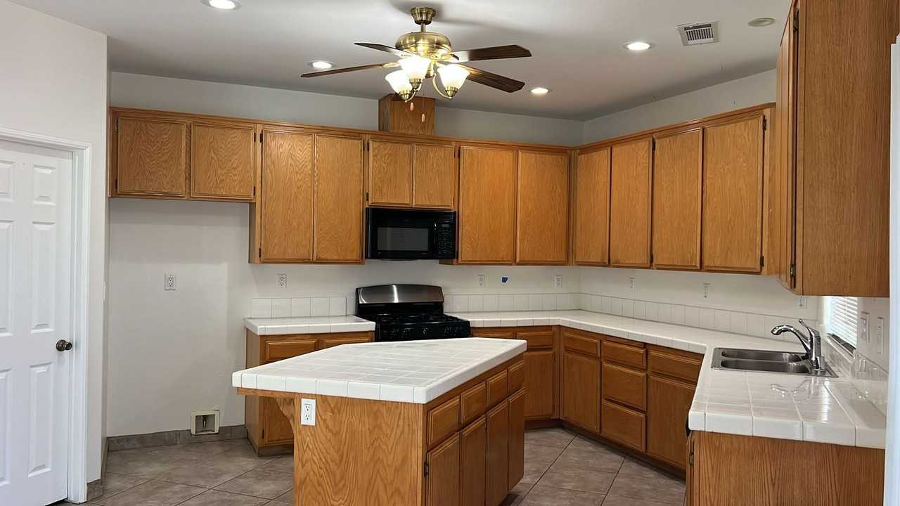27665 Durant St - Photo 4 of 14