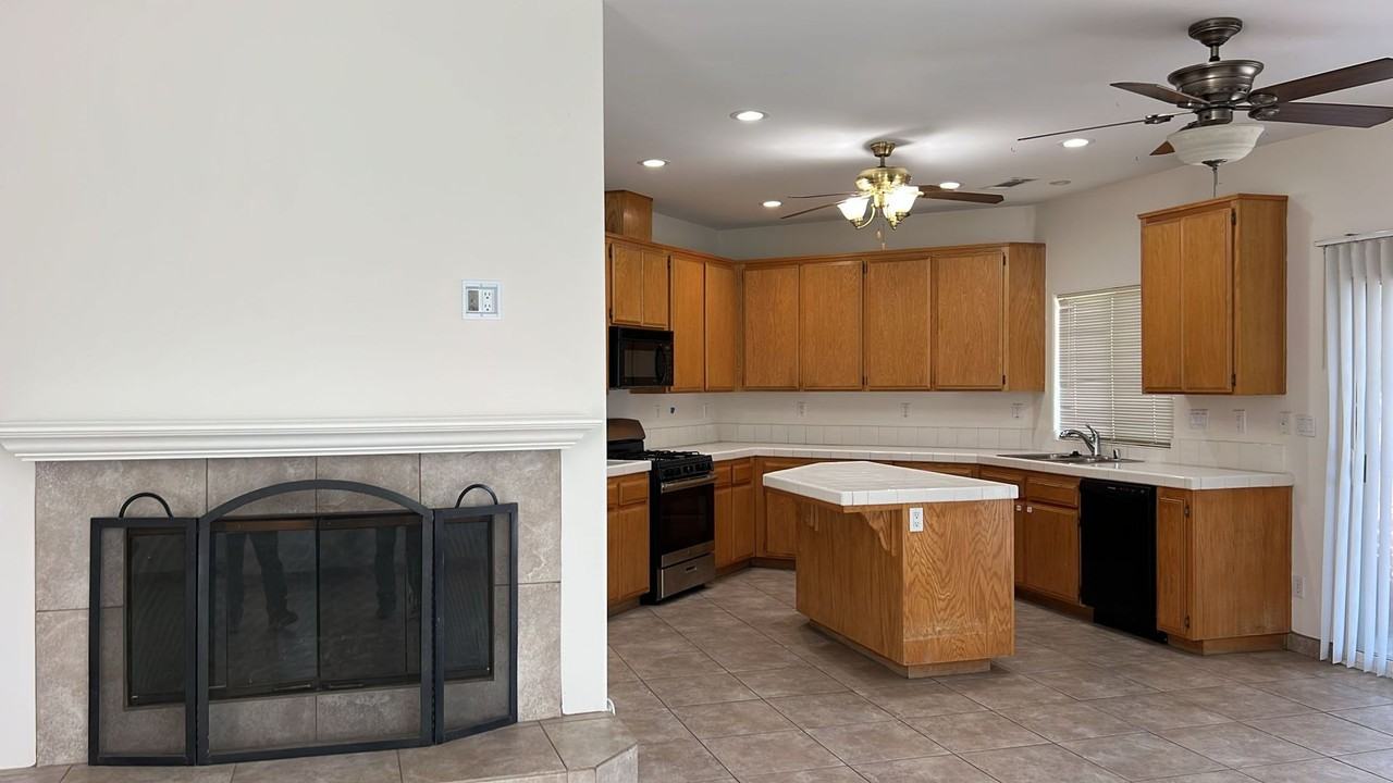 27665 Durant St - Photo 5 of 14