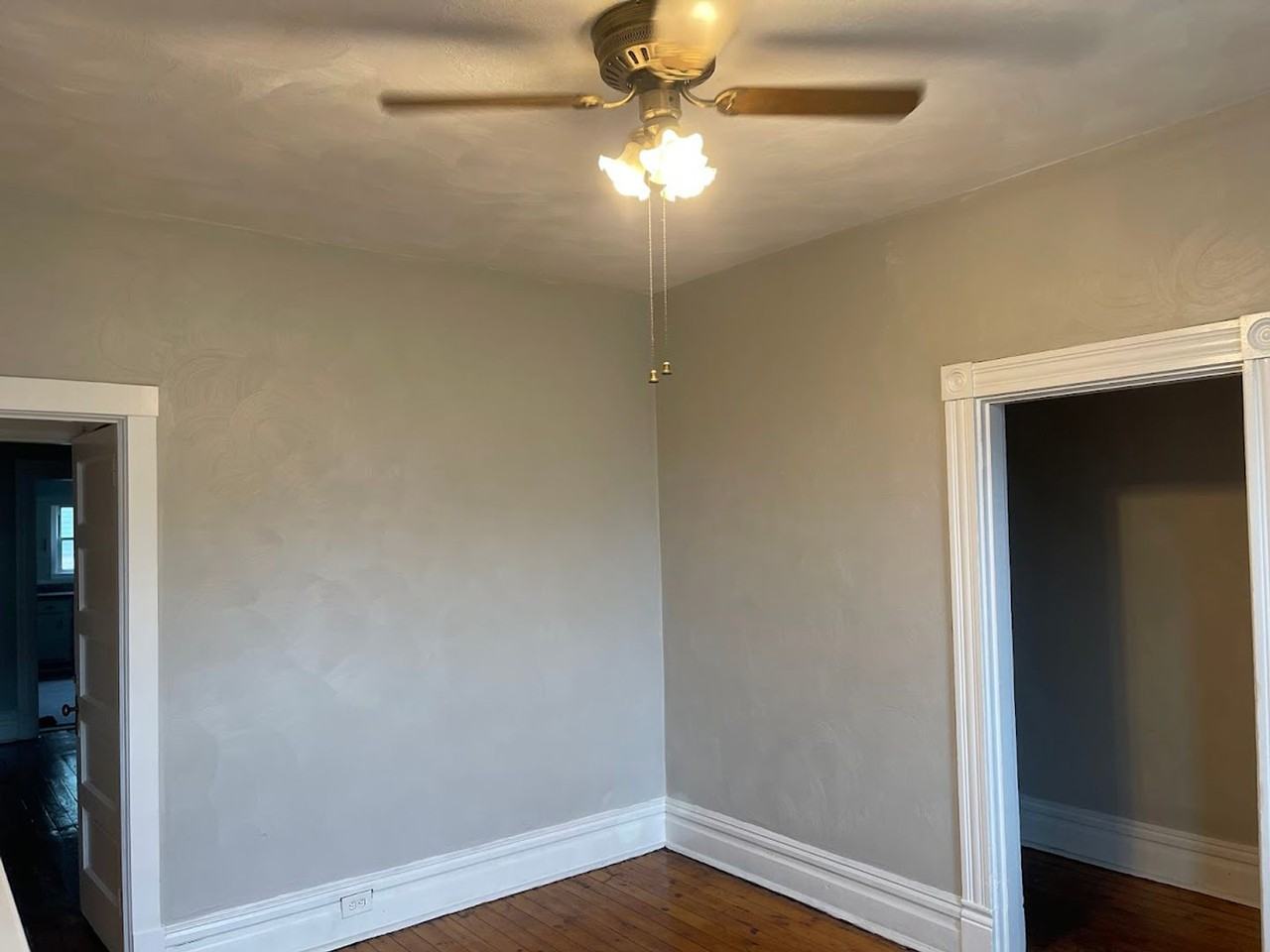 389 40th St - Photo 3 of 28