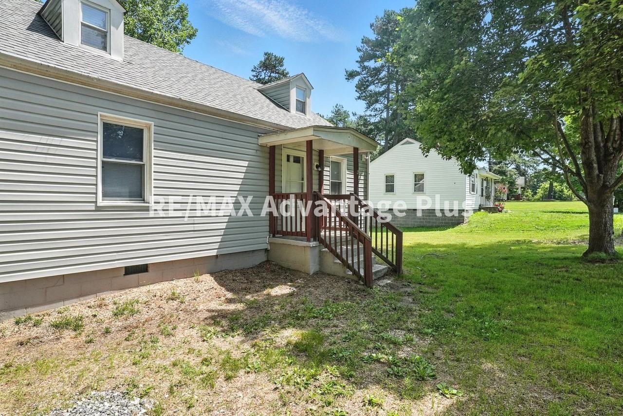 629 Inverness Rd - Photo 2 of 33