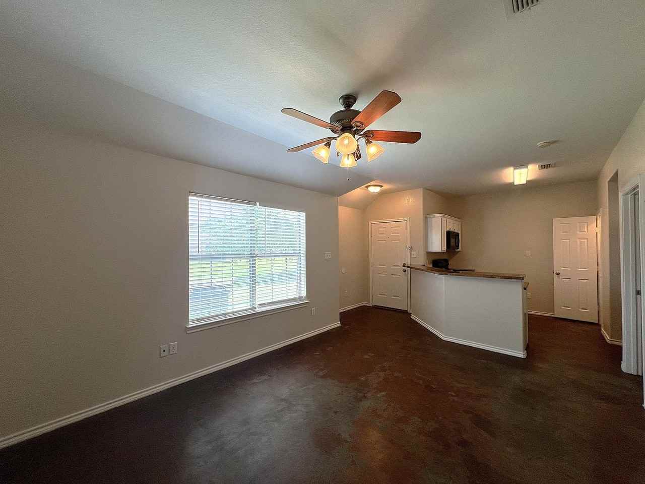 104 Sunburst Ct - Photo 2 of 11