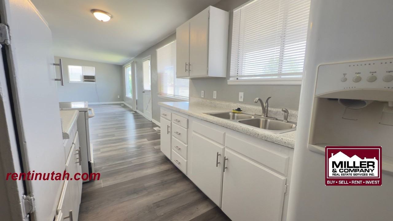 1625 W Paradise Ln - Photo 5 of 18