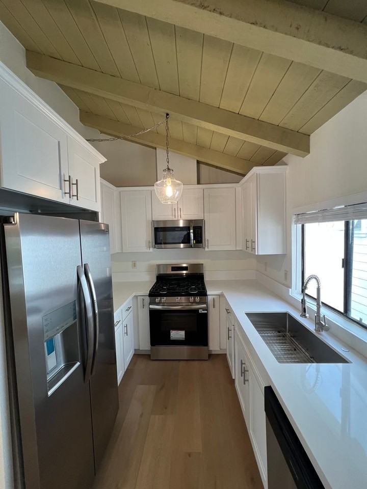 1505 E Balboa Blvd - Photo 3 of 26