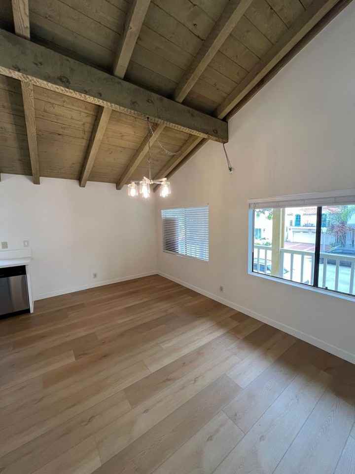 1505 E Balboa Blvd - Photo 4 of 26
