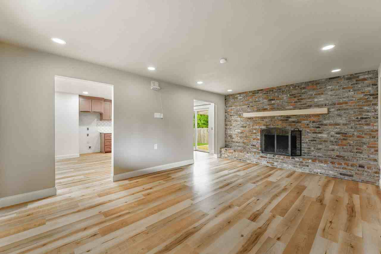 916 S 16th St - Photo 4 of 22