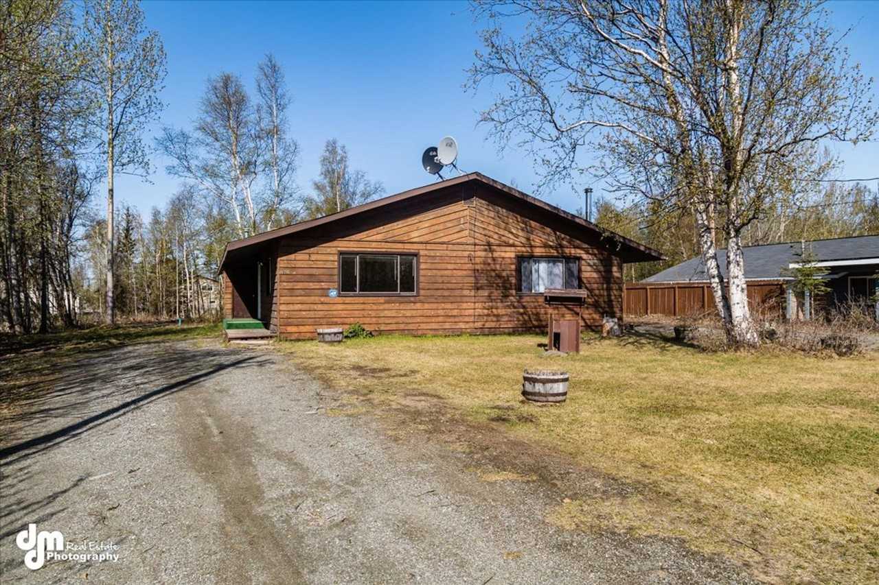 876 N Wesglenn Cir - Photo 2 of 48