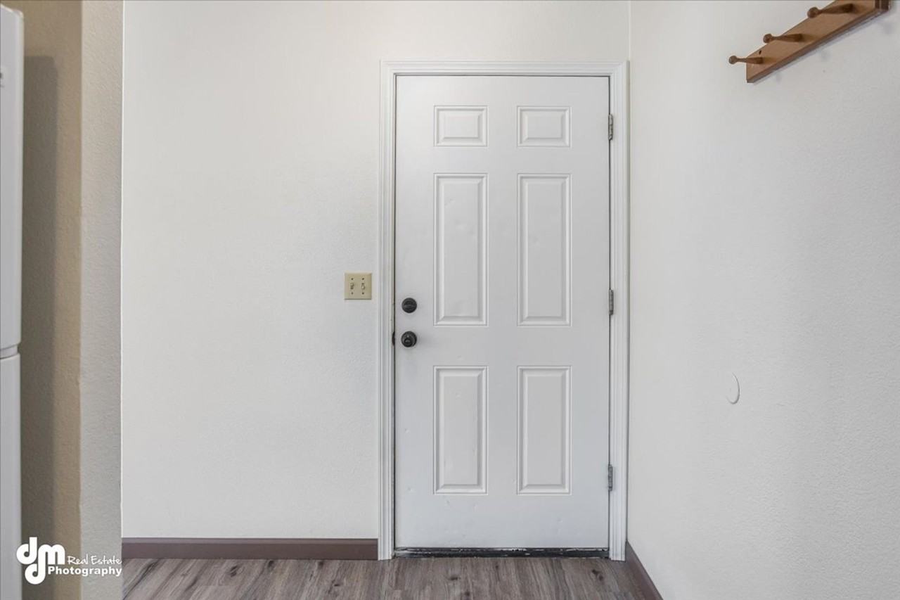876 N Wesglenn Cir - Photo 4 of 48