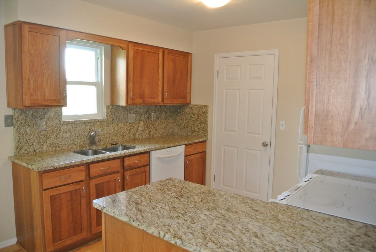 1080 Fairway Ct #3 - Photo 4 of 36