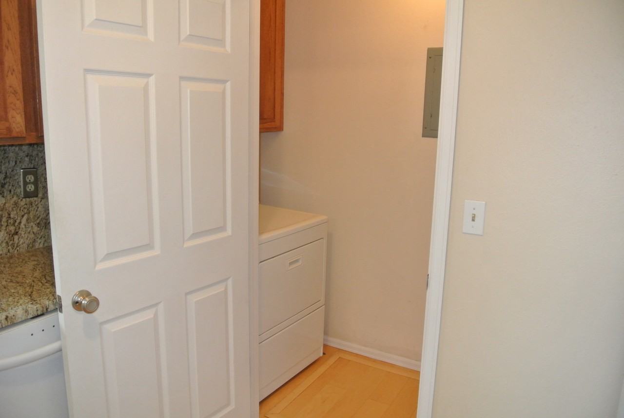 1080 Fairway Ct #3 - Photo 5 of 36