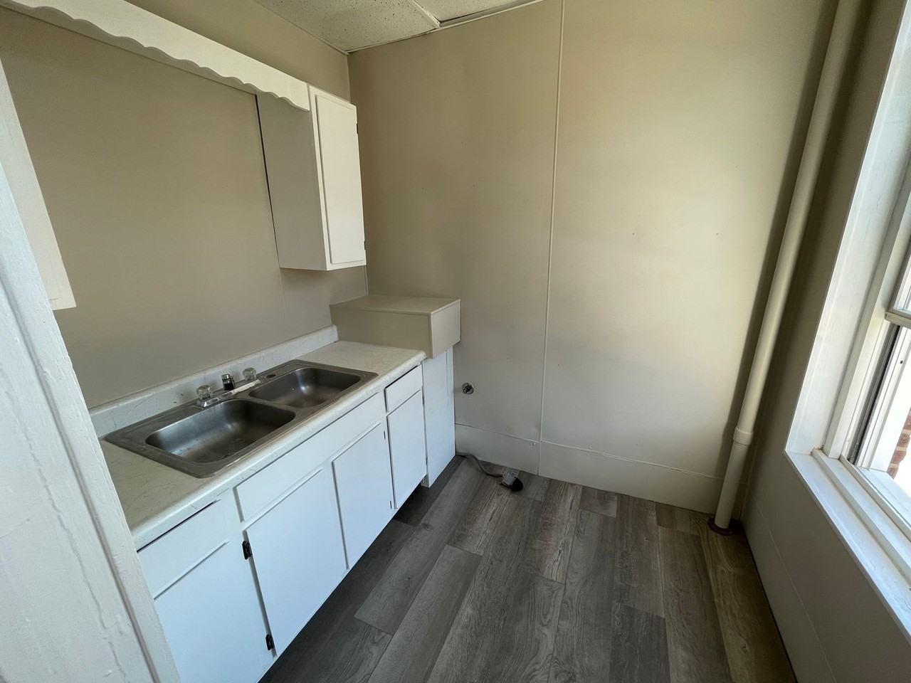 202 202 E Jefferson - 202 E Jefferson St #209 - Photo 3 of 5