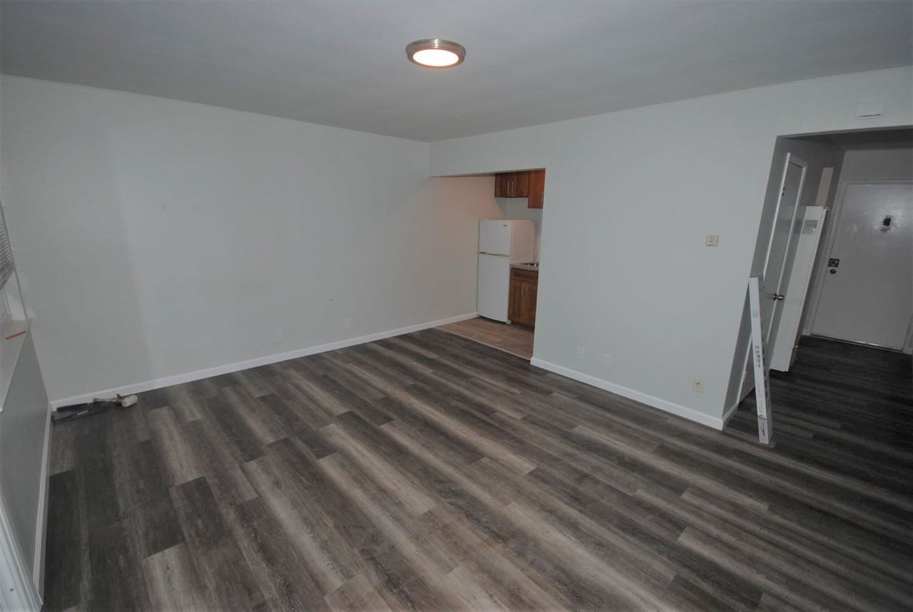 1427 El Camino Real - Photo 2 of 23