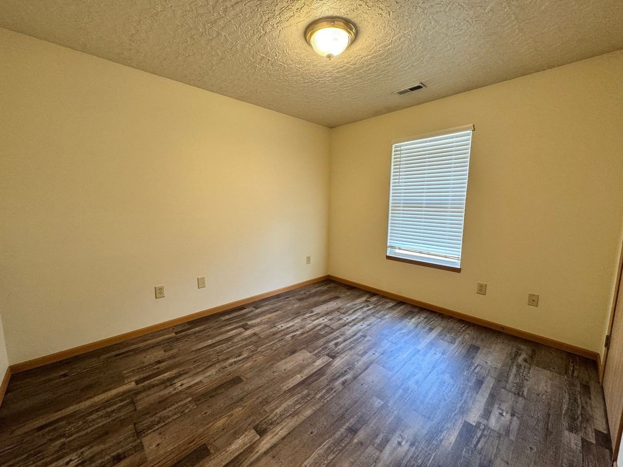 1060 Lake Dr - Photo 2 of 9