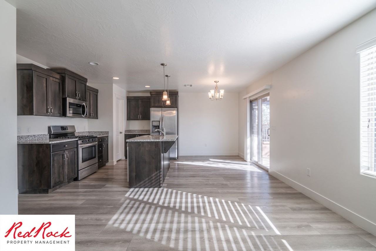 3806 E Nova Ct