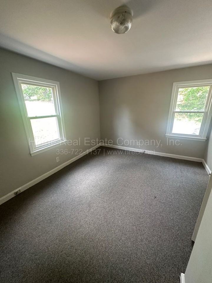 1443 Clark Ave #A - Photo 4 of 6