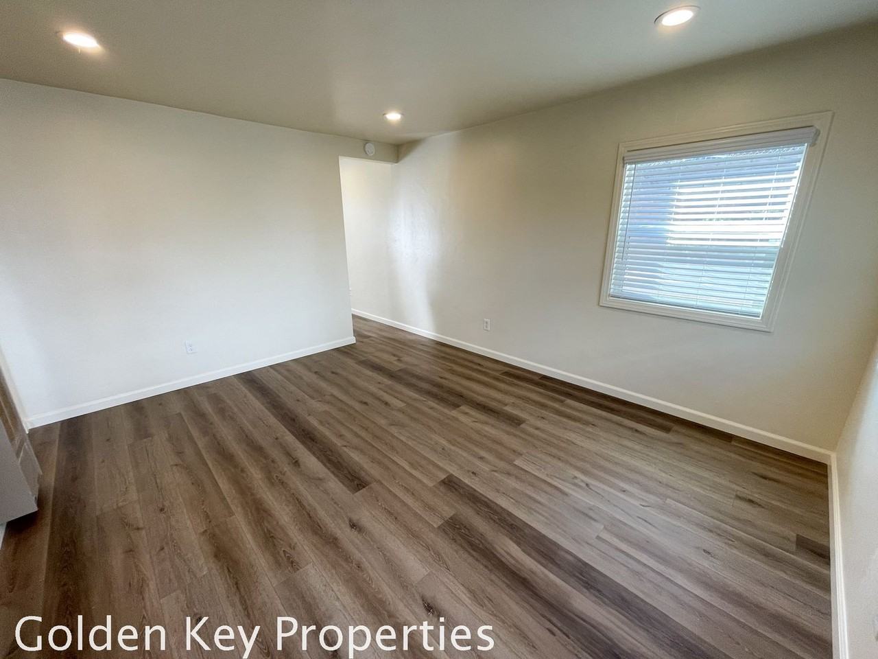 1031 3rd St - Photo 5 of 9