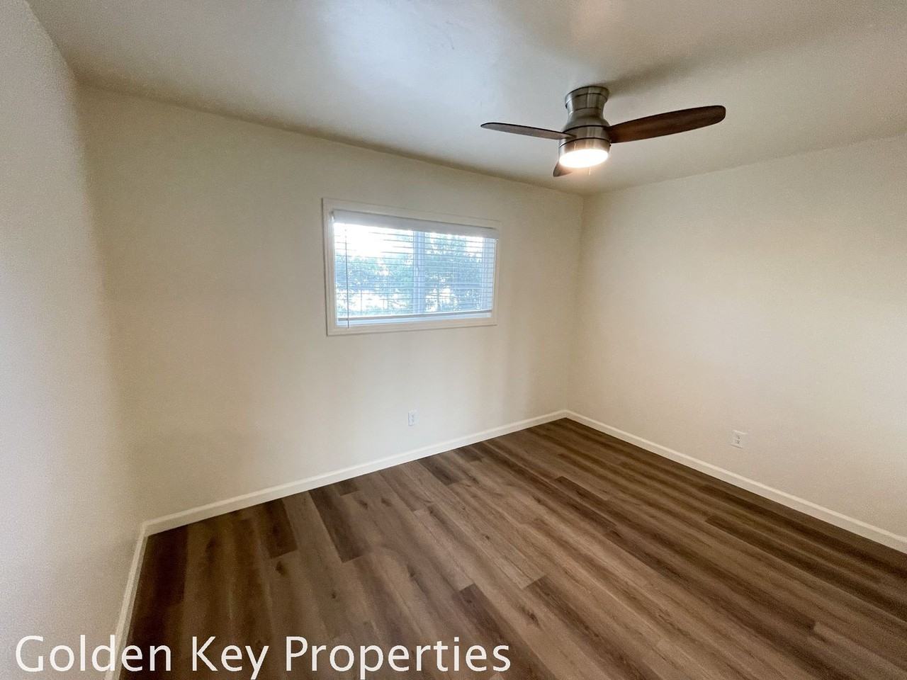 1031 3rd St - Photo 7 of 9